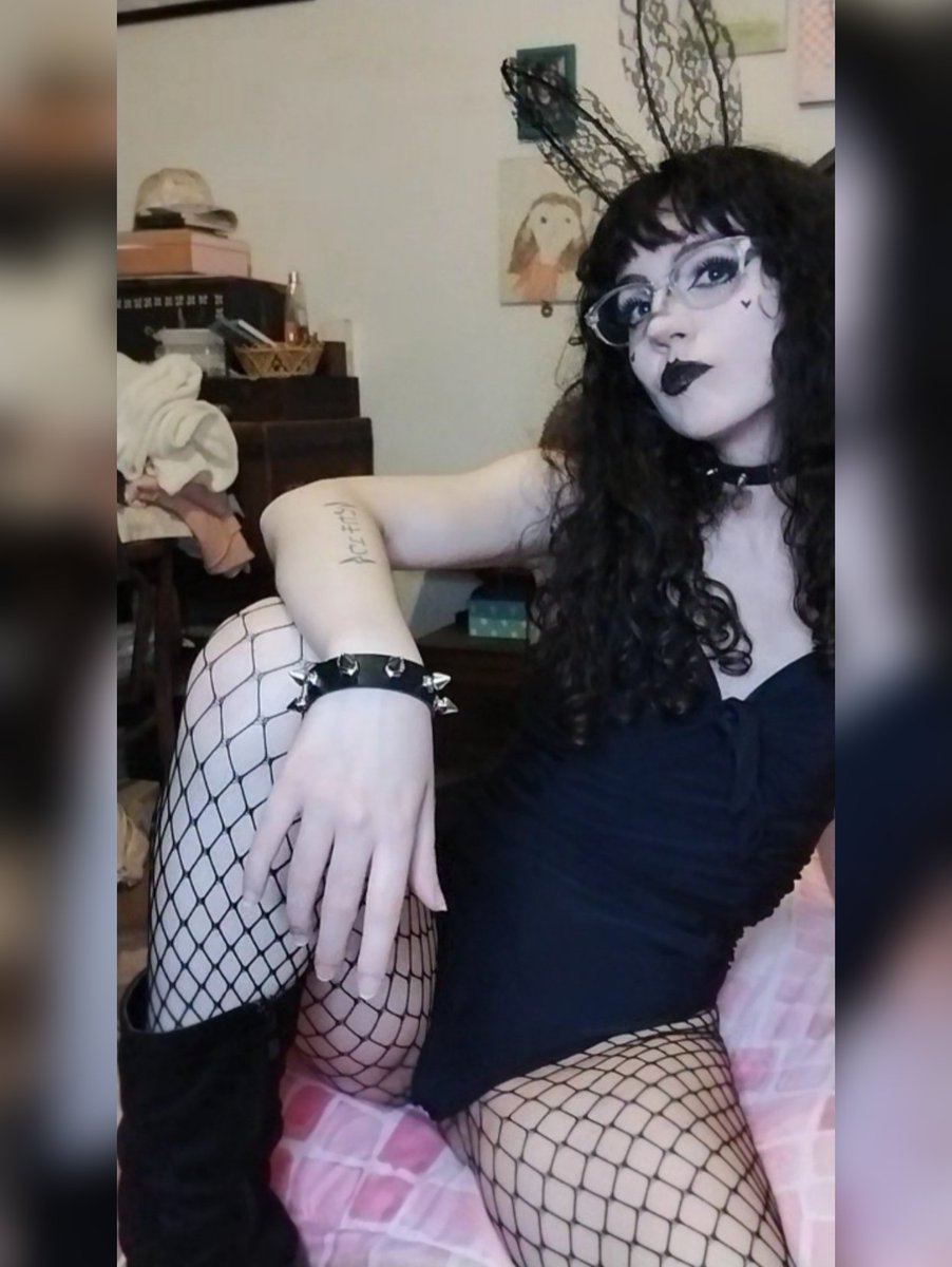 sofypika's tweet photo. Posting these here because I'm afraid they won't last long on Instagram🥲 #selfie #bunnygirl #blacklipstick #fishnets #bunnysuit https://t.co/brTe9SRwM4