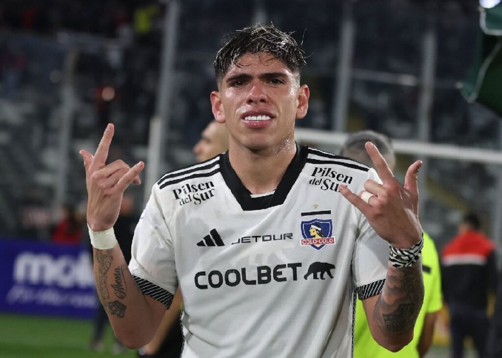 Hanti09's tweet photo. Carlos Palacios quiere VOLVER a Colo-Colo

El jugador le comunicó a su circulo cercano : "Quiero salir de Boca Juniors y jugar en Colo-Colo"

Lo mas complicado será tratar de destrabar su salida del equipo xeneize

Via : Radio ADN https://t.co/c8LmWJrMOe