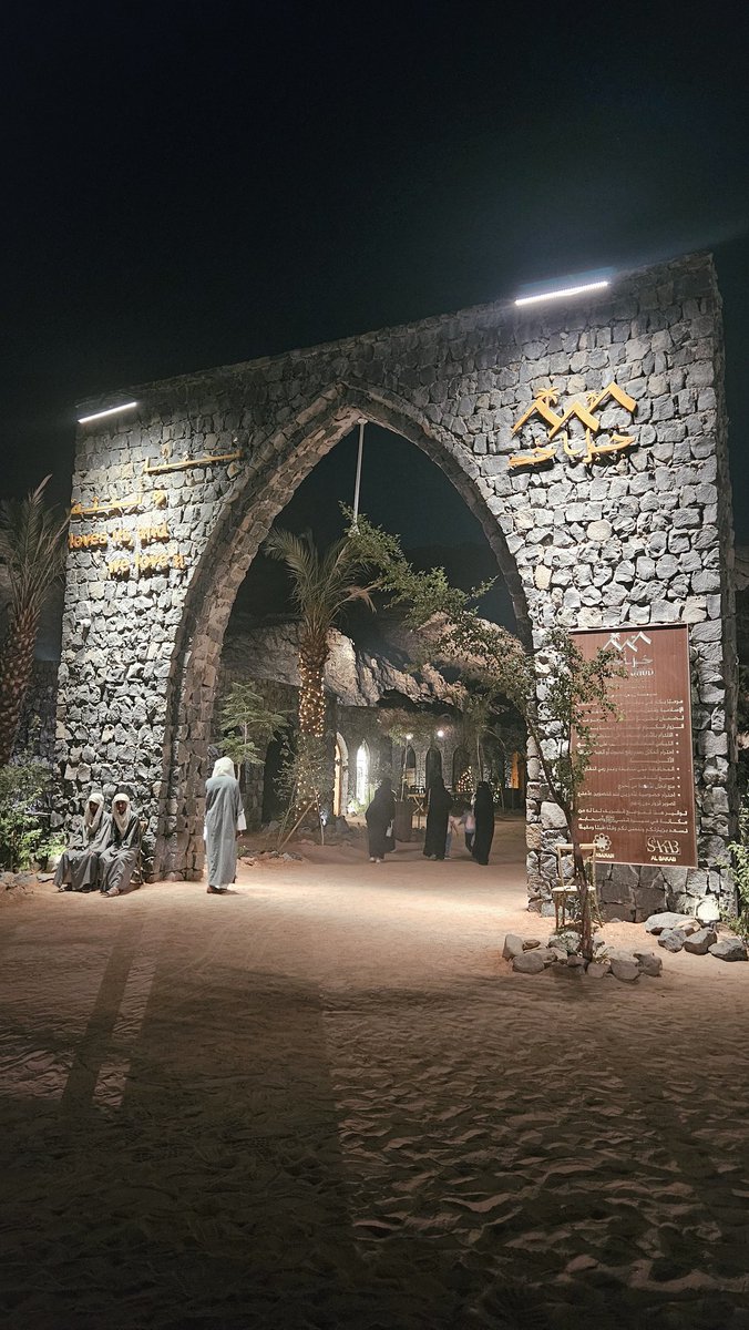 idanielamoon's tweet photo. مره انبسطتتتت اني واخيراً زرت جبل أحد المكان مرره يجننن وتجربة ما راح انساها والافضل انكم تجون بالليل وفيه برضو كافيهات حول الجبل وصدق على مستوى جربت الحلا حقهم كان طعمه يجننن https://t.co/z5lyGVjynu