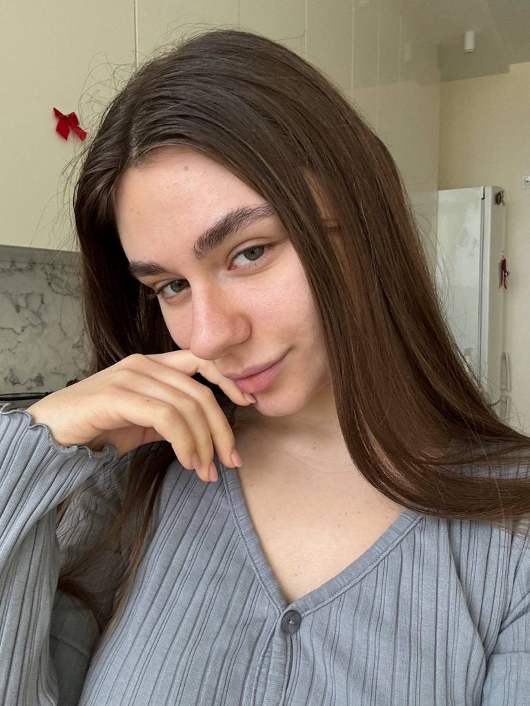 KateCandy66's tweet photo. No makeup today. What do you think? Or is it better with makeup?
Link bio https://t.co/jkUZaklh3d