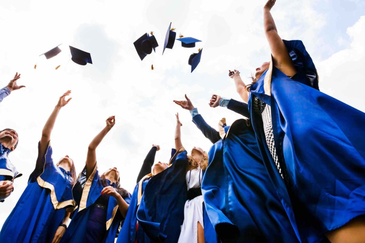 TeachHub's tweet photo. When graduation season rolls around, inspiration is everywhere as students embark on new adventures. Check out these 20 inspiring graduation quotes: 
https://t.co/d5kjYyXMd9                   #GraduationQuotes #Graduation #Students #Teachers https://t.co/UsiY9eYstk