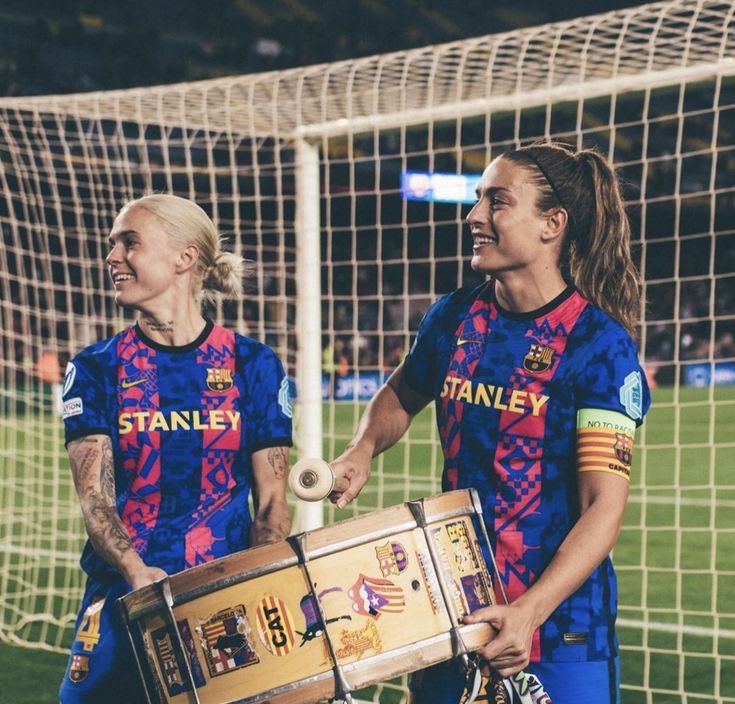 chivis_rios's tweet photo. En unos años podremos decir much@s que tuvimos el placer de haber visto jugar juntas a Mapi León y Alexia Putellas en el Barcelona 🥹🥹💙❤️ https://t.co/e2CSDkduOn