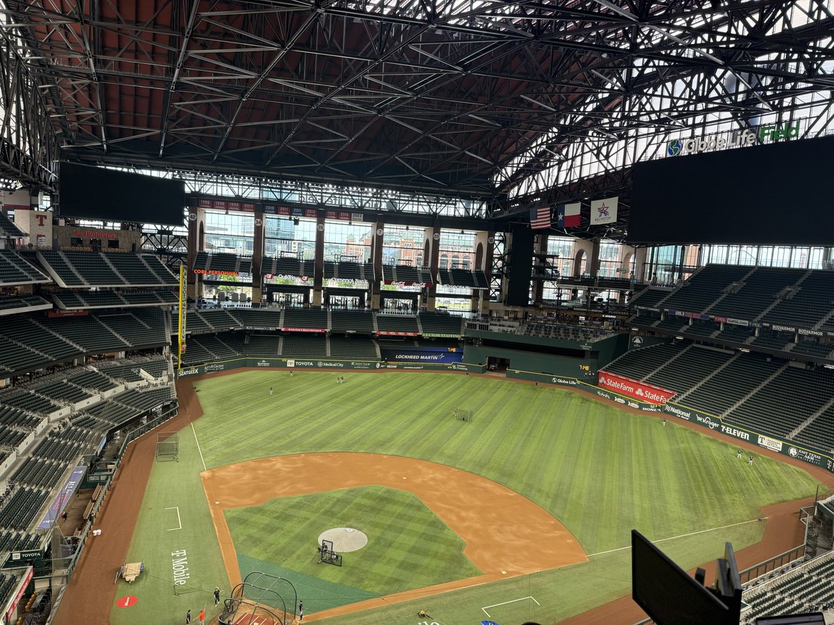 Astros_Coverage's tweet photo. Buenas tardes, fanáticos.
Rangers Vs. #Astros || Game 3
#SilverBootSeries https://t.co/XIU5XlZs3b