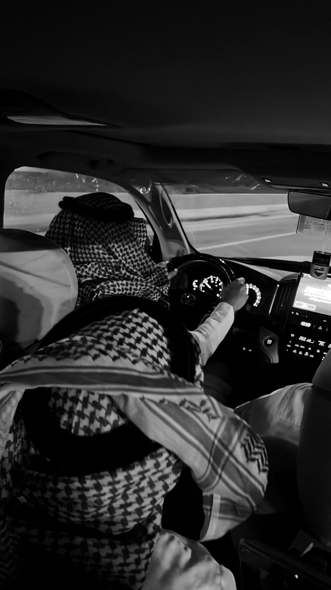 srxr28's tweet photo. إليا اقبلت قام يتكفكف دجى الليل
كل الديار المظلمه نورتها https://t.co/rZFF5CHyWV