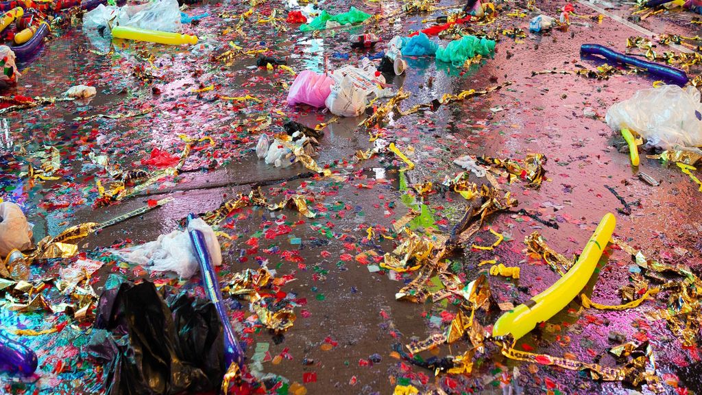 aboard's tweet photo. "Everyone expects the bubble will pop—they just hope it pops after their IPO," writes @ftrain. "Then it’s like Times Square the morning of January 1st: Everyone has gone home and there’s confetti everywhere and people pushing brooms." https://t.co/BzFB4KTfx6 https://t.co/V2AAQXiqTN