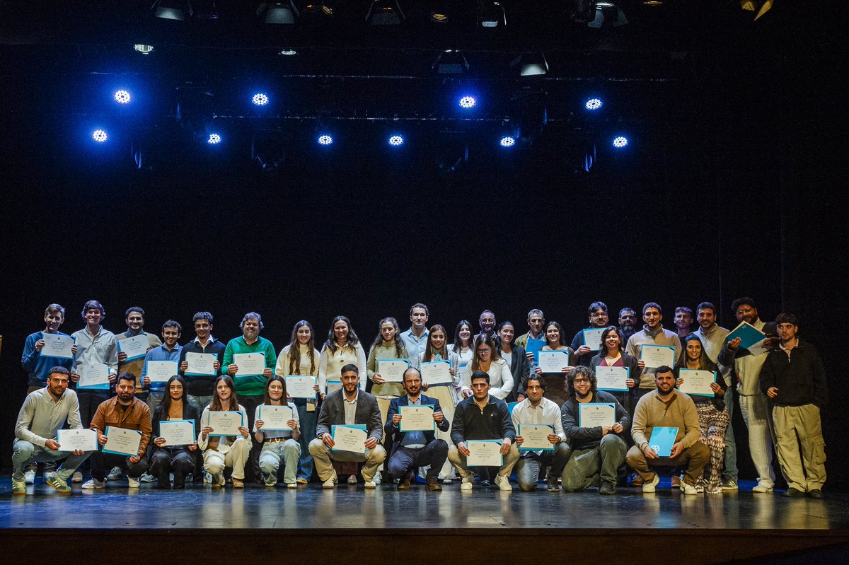 UTECuy's tweet photo. Detrás de cada título hay esfuerzo, familia y comunidad 🎓

Celebramos las titulaciones de UTEC Centro-Sur en Durazno, junto a nuevos profesionales que aportarán soluciones ambientales, energéticas y digitales a la región.

¡Felicitaciones! ✨ https://t.co/eZe8DlM4Yi
