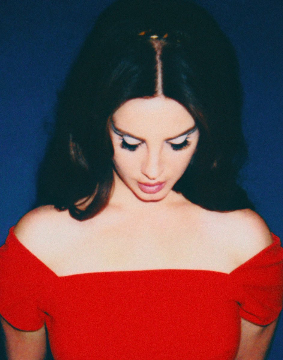 lanadelreyad's tweet photo. Lana Del Rey chegou na marca de 3 bilhões de streams no Spotify em 2026 

Ela é a sétima artista feminina a chegar na marca esse ano https://t.co/77LsHxUx0F