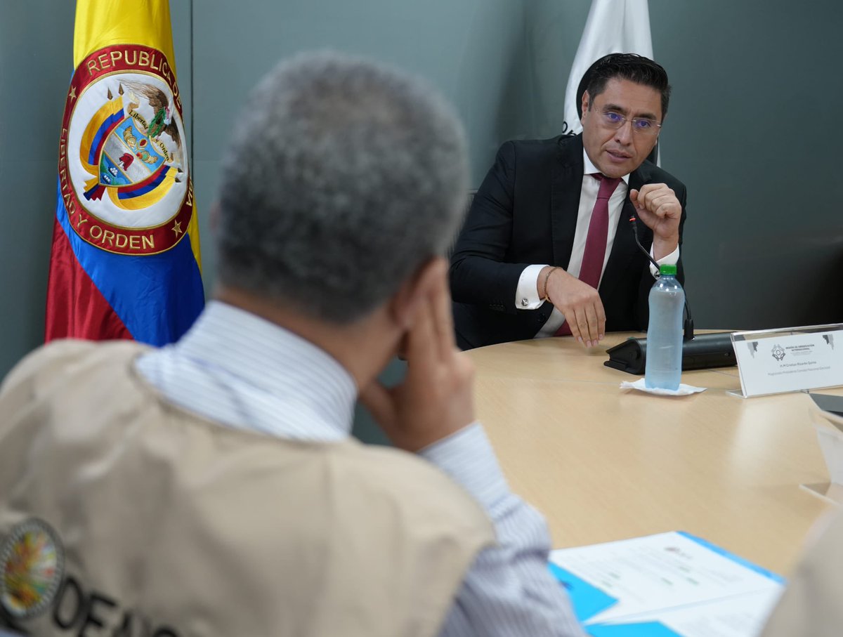 OEA_oficial's tweet photo. De cara a las Elecciones Presidenciales 2026 en 🇨🇴, la Misión Electoral de la #OEAenColombia, encabezada por el expresidente @LeonelFernandez, se reunió con el Presidente Cristian Quiroz y miembros del pleno del @CNE_COLOMBIA para conocer el trabajo de la institución durante el proceso electoral. #Elecciones2026