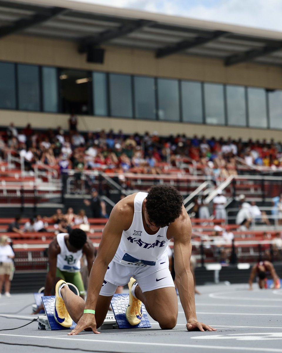 KStateTFXC's tweet photo. QUARTERFINALS 🔜

Tavon Underwood clocks a time of 45.46 in the 400-meter dash, advancing to the quarterfinals on Friday! 

#NCAATF x #EMAW https://t.co/1eQZ4yoe4O