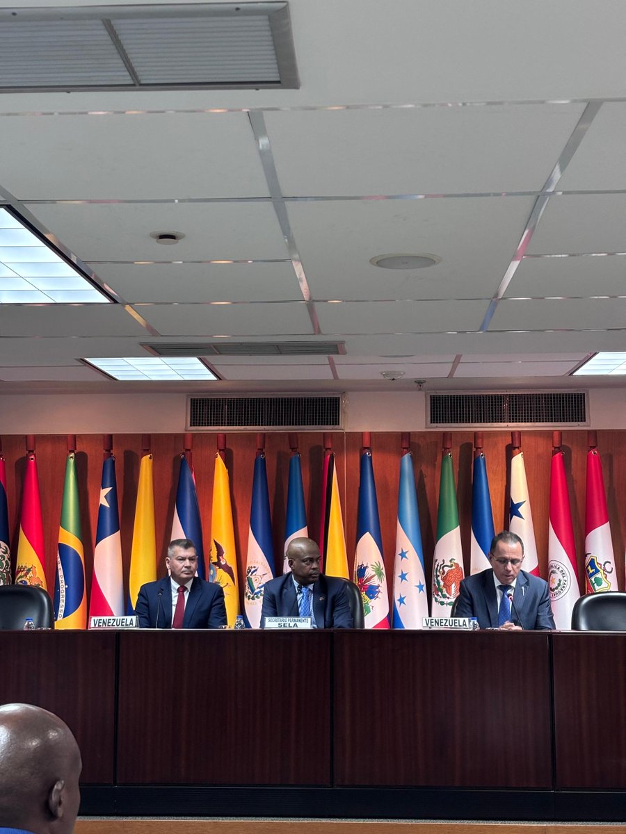 SELAInforma's tweet photo. #AHORA “Desde el #SELA, reiteramos nuestro compromiso de continuar promoviendo iniciativas que fortalezcan las capacidades institucionales de nuestros Estados miembros y contribuyan a traducir el conocimiento técnico en políticas públicas más eficaces, inclusivas y sostenibles. Confiamos en que las herramientas, metodologías y aprendizajes compartidos durante este Taller continúen proyectándose en acciones concretas en nuestros países y se conviertan en nuevas oportunidades de colaboración entre nuestras instituciones”, aseguró el Secretario Permanente del #SELA, Embajador Lesly David (@leslydavid222) en el cierre del V Taller de Gestión del Riesgo de Desastres (GRD) en el Caribe: Fortaleciendo la resiliencia sistémica con enfoque social, que se llevó a cabo los días 26 y 27 de mayo en Caracas, Venezuela 🇻🇪.

🔹 ¡Más y mejor integración!

#SELA #GRD #RiesgoDeDesastres #Caribe #ALC #UNOPS

@CancilleriaCol 🇨🇴 @CancilleriaPeru 🇵🇪 @SRE_mx 🇲🇽 @CancilleriaUy 🇺🇾 @CancilleriaHN 🇭🇳 @CubaMINREX 🇨🇺 @Cancilleria_ve 🇻🇪 @MRE_Bolivia 🇧🇴 @ColombiaEmbVzla 🇨🇴 @EmbBarVen 🇧🇧 @EmbHN_Venezuela 🇭🇳 @CancilleriaEc 🇪🇨 @CancilleriaPma 🇵🇦 @MIREXRD 🇩🇴 @Cancilleria_Ar 🇦🇷 @cancilleriasv 🇸🇻 @CancilleriaP @MinRexNicaragua 🇳🇮 @Minrel_Chile 🇨🇱 @MinexGt 🇬🇹 @ItamaratyGovbr 🇧🇷 @MOFAbahamas 🇧🇸 @MFABelize 🇧🇿 @mfaguyana 🇬🇾 @MOFAsur 🇸🇷 @mfcagovtt 🇹🇹; @comunidadandina @ALADI_SG @ACS_AEC @ALBATCP @sg_sica @CARICOMorg @A_delPacifico @mercosur @OLACDEORG @AgendaCAF @SP_SELAorg @mefpanama @CISS_org @cepal_onu @UNOPS_es @bncbanco_ @alexanderyd2030 @pcivil_vzla