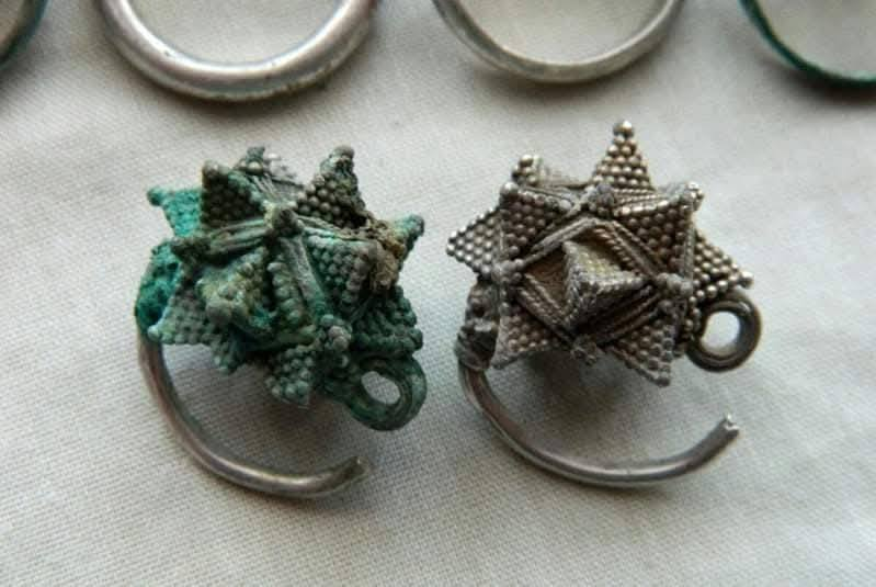_Treasure_Kings's tweet photo. Insane Cossack-era treasure from Ukraine! 🇺🇦 #metaldetecting
 A sealed jug contained #silver rings, jewelry, and even a well-preserved leather belt.
 The sealed pot kept everything in amazing condition. Real time capsule 💍⚔️🇺🇦 https://t.co/CUQRzLPhuv