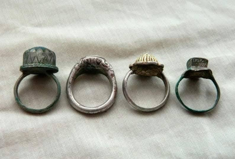 _Treasure_Kings's tweet photo. Insane Cossack-era treasure from Ukraine! 🇺🇦 #metaldetecting
 A sealed jug contained #silver rings, jewelry, and even a well-preserved leather belt.
 The sealed pot kept everything in amazing condition. Real time capsule 💍⚔️🇺🇦 https://t.co/CUQRzLPhuv