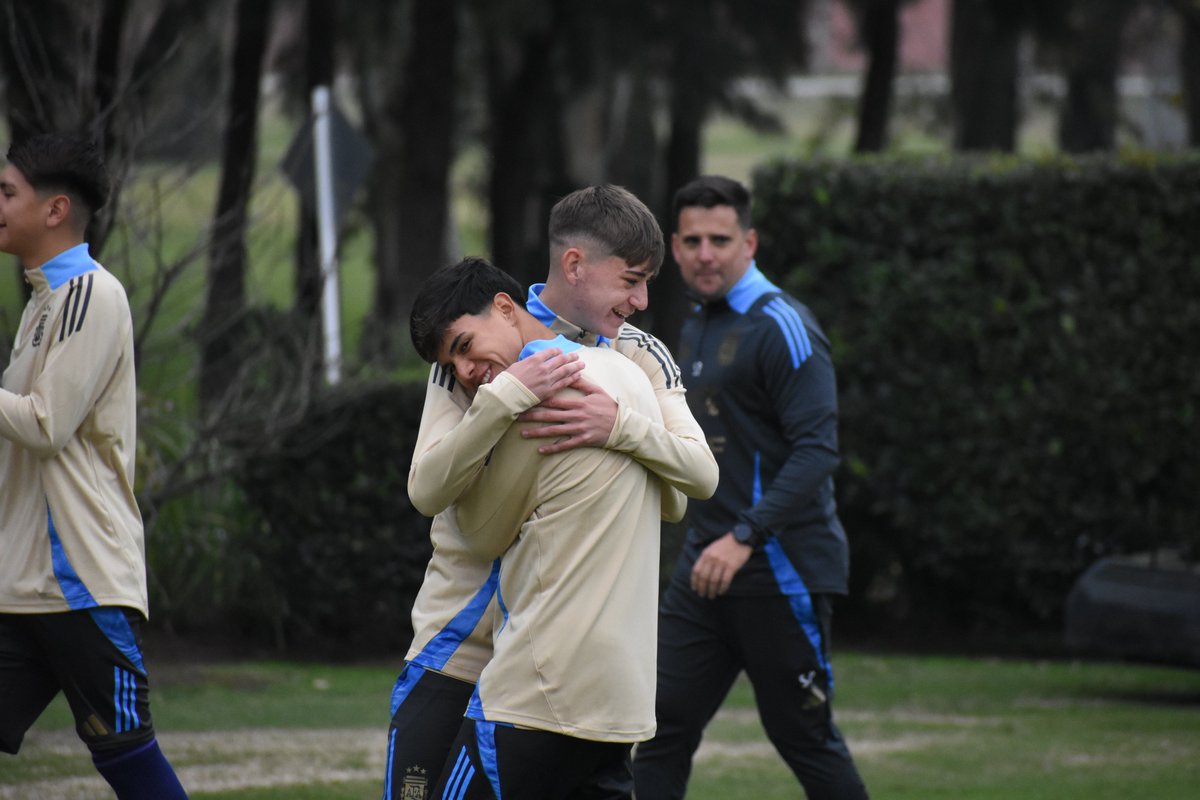 Argentina's tweet photo. #Sub16 La Selección conducida por Facundo Quiroga ultima detalles de la cara a la próxima cita: International Dream Cup Japón 2026 🏆

📰 Toda la información: https://t.co/WYidpcizxq https://t.co/KhlZp8YeTo
