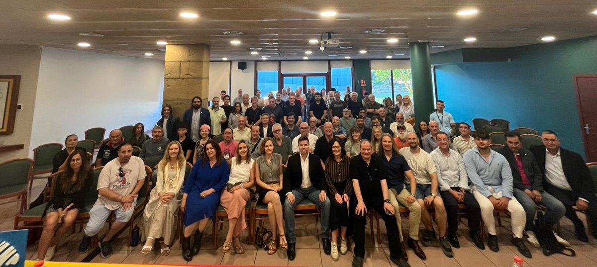 BerguedaAC's tweet photo. Avui hem fet la reunió de la Comarcal Bages-Berguedà.
Moltes propostes, presentació de candidatures municipals, suport institucional i un ambient il·lusionant. Agraïm molt la presència d’@oriolges.

Seguim treballant per salvar Catalunya! https://t.co/ob5i2sxXvR