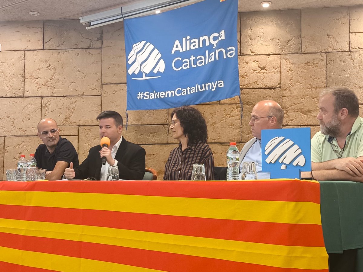 BerguedaAC's tweet photo. Avui hem fet la reunió de la Comarcal Bages-Berguedà.
Moltes propostes, presentació de candidatures municipals, suport institucional i un ambient il·lusionant. Agraïm molt la presència d’@oriolges.

Seguim treballant per salvar Catalunya! https://t.co/ob5i2sxXvR