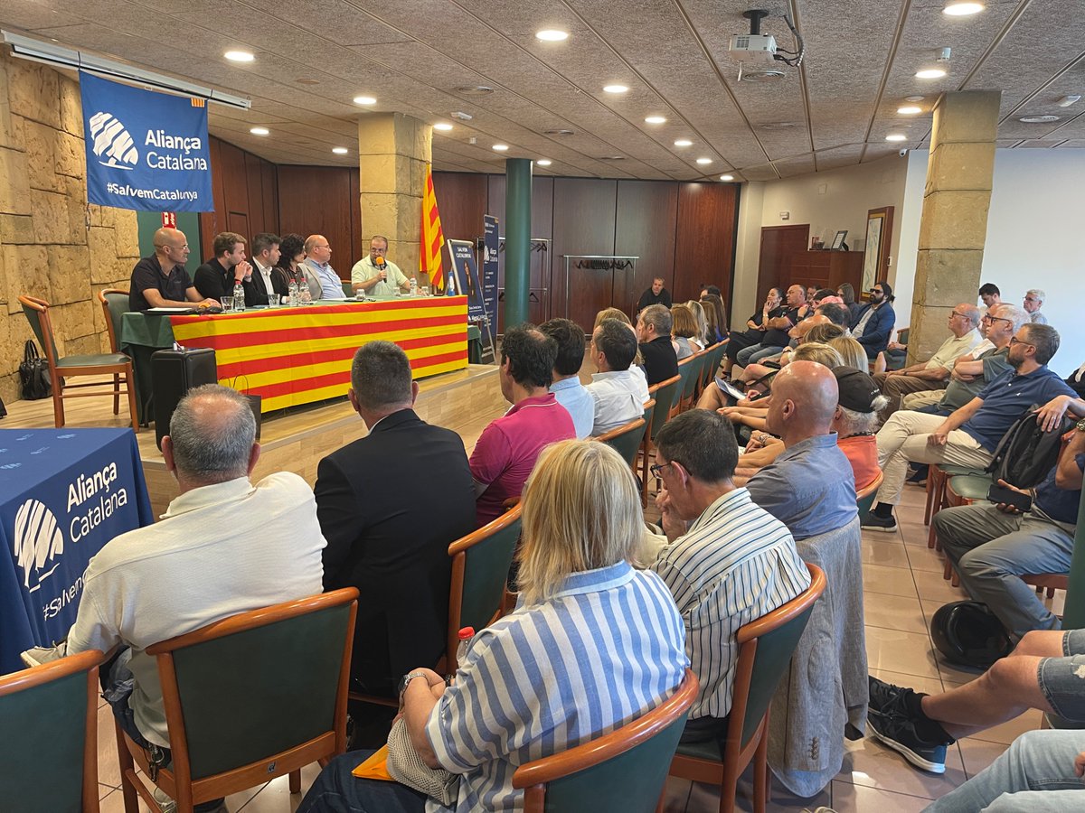 BerguedaAC's tweet photo. Avui hem fet la reunió de la Comarcal Bages-Berguedà.
Moltes propostes, presentació de candidatures municipals, suport institucional i un ambient il·lusionant. Agraïm molt la presència d’@oriolges.

Seguim treballant per salvar Catalunya! https://t.co/ob5i2sxXvR