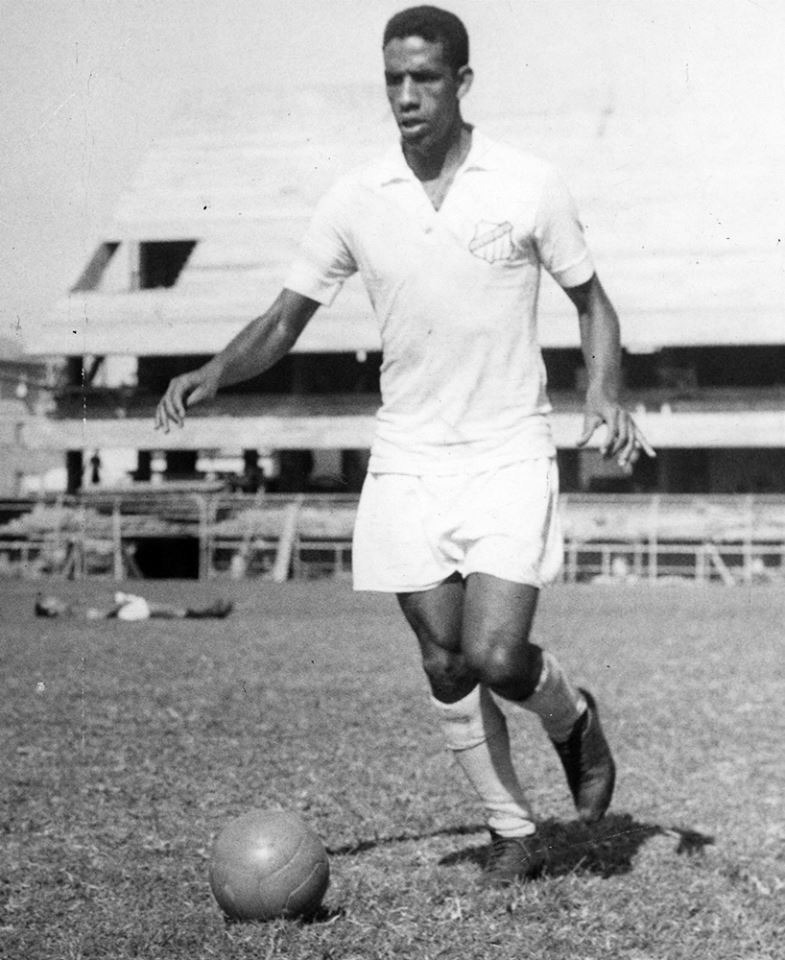 FutSC100context's tweet photo. 2 - Mengávio

Nascido em Laguna, o único campeão (1962) da lista, ídolo de Santos e Grêmio, o meio-campista possuí uma participação em Copas do Mundo, em 1962! https://t.co/z51Y6vpfGk