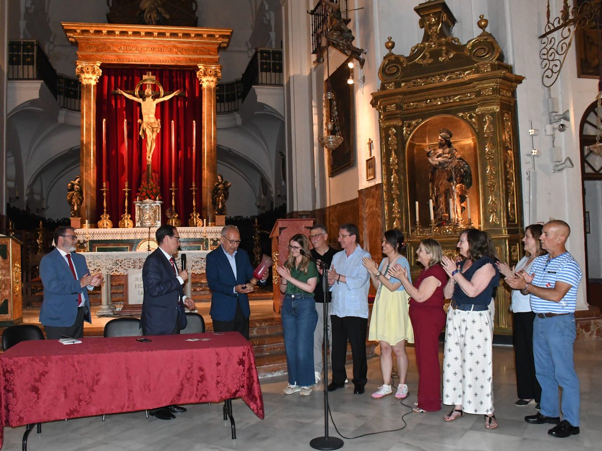 hdaddesantacruz's tweet photo. Ayer se celebró la mesa redonda “Trasplantes: el gran milagro de la generosidad”, con testimonios de donantes y trasplantados cofrades.

Un encuentro para recordar, desde la fe, que donar órganos es un acto de amor al prójimo y una forma concreta de sembrar vida y esperanza. https://t.co/7UQ1HMocwn