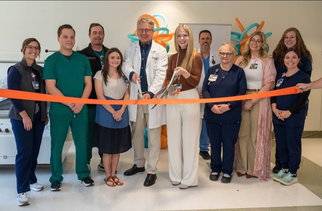 BBHealthAL's tweet photo. Recently, our team at Baptist Health Shelby Hospital celebrated the exciting expansion of Shelby’s HBO Wound Care Program. This program helps individuals with chronic wounds heal, using advanced treatments like hyperbaric oxygen therapy. https://t.co/0PvbRwhi1Q