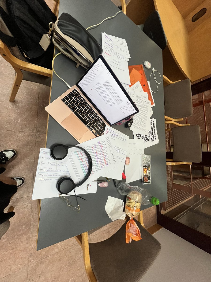 elsa_idfx's tweet photo. estos exámenes finales jose ha estado pendiente de que no me falte de nada, de hacerme la cena, no dejarme fregar ni un plato, venir todos los días a comer conmigo a la universidad y de facilitarme la vida en general

y ese es mi por qué💘 (eso y sus ojitos) https://t.co/MqLCeF74ZW