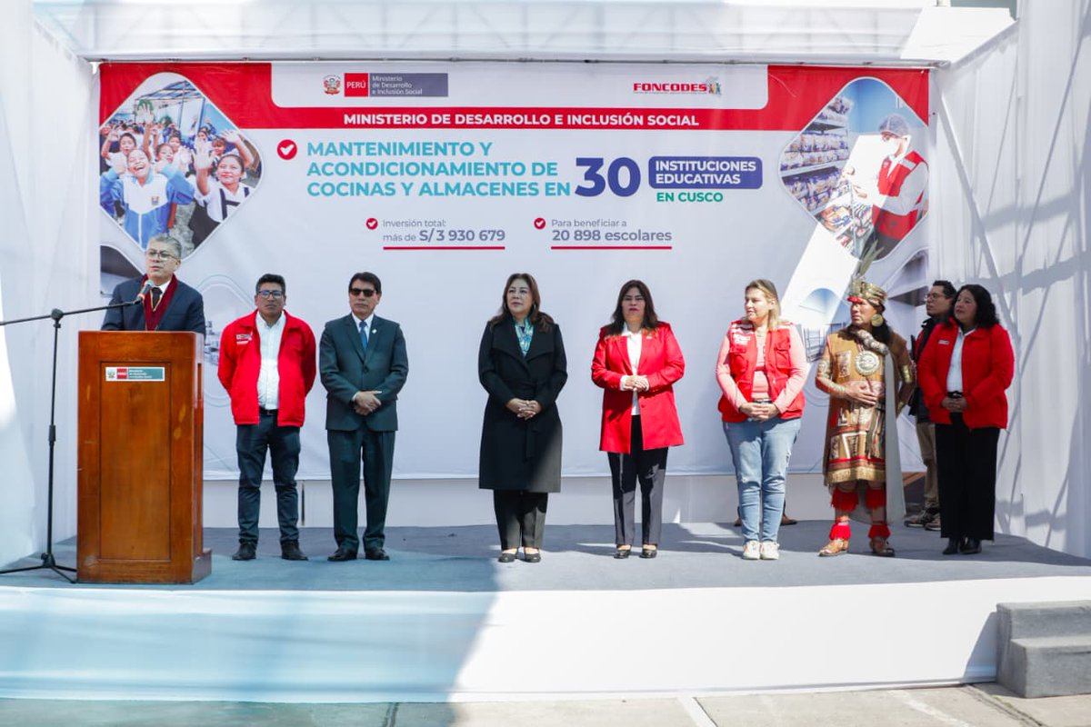 MidisFoncodes's tweet photo. (1/4) Desde el emblemático Glorioso Colegio Nacional de Ciencias, la ministra del @MidisPeru, Lily Vásquez Dávila, lideró la inauguración simultánea de modernas cocinas y almacenes implementados en 129 colegios  de Apurímac, Arequipa, Cusco, Huánuco, Ica, Junín, Ucayali y Tacna. https://t.co/qY6QV0an2G