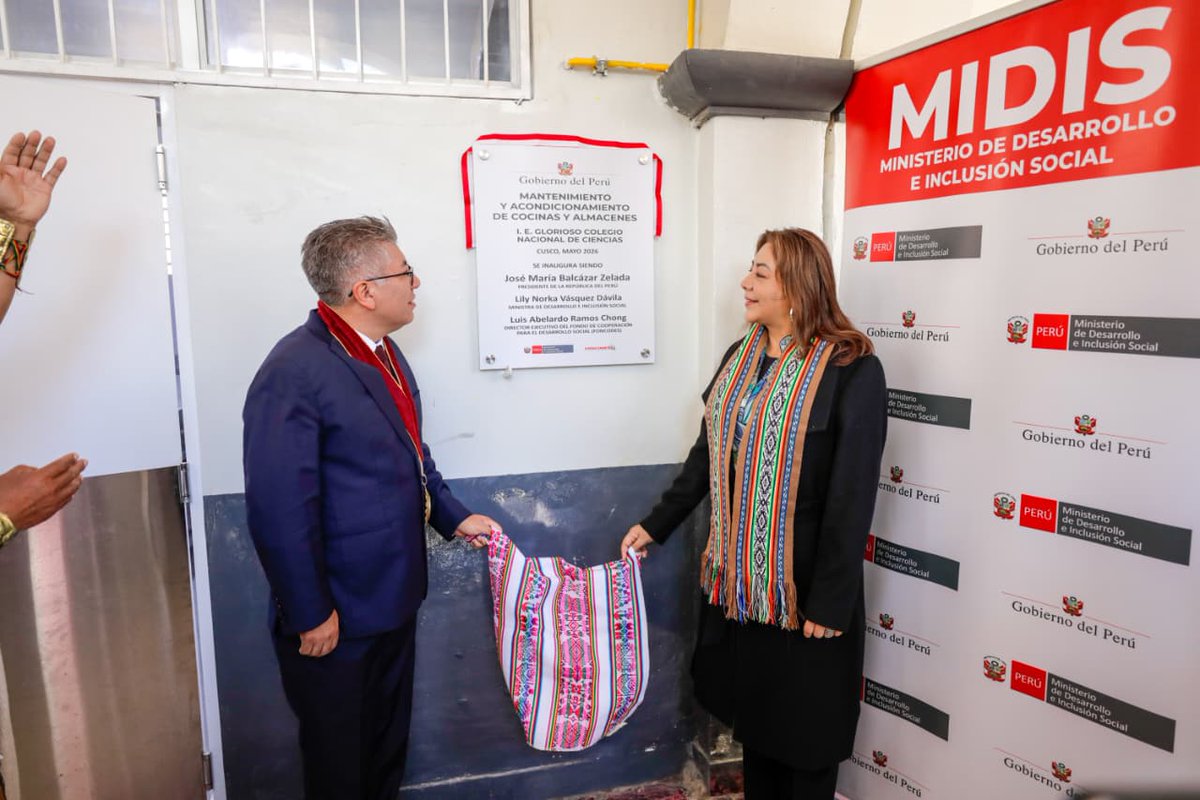 MidisFoncodes's tweet photo. (1/4) Desde el emblemático Glorioso Colegio Nacional de Ciencias, la ministra del @MidisPeru, Lily Vásquez Dávila, lideró la inauguración simultánea de modernas cocinas y almacenes implementados en 129 colegios  de Apurímac, Arequipa, Cusco, Huánuco, Ica, Junín, Ucayali y Tacna. https://t.co/qY6QV0an2G