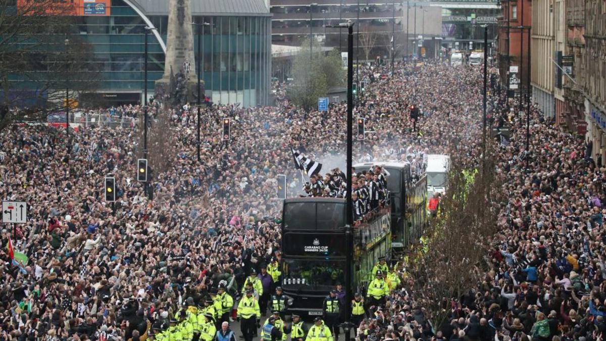 NUFC_Sam02's tweet photo. @TheHouse385 @Davidsani60 @David_Ornstein @TheAthleticFC Now show the parade for the cup we actually won. https://t.co/XSa3jT69JW