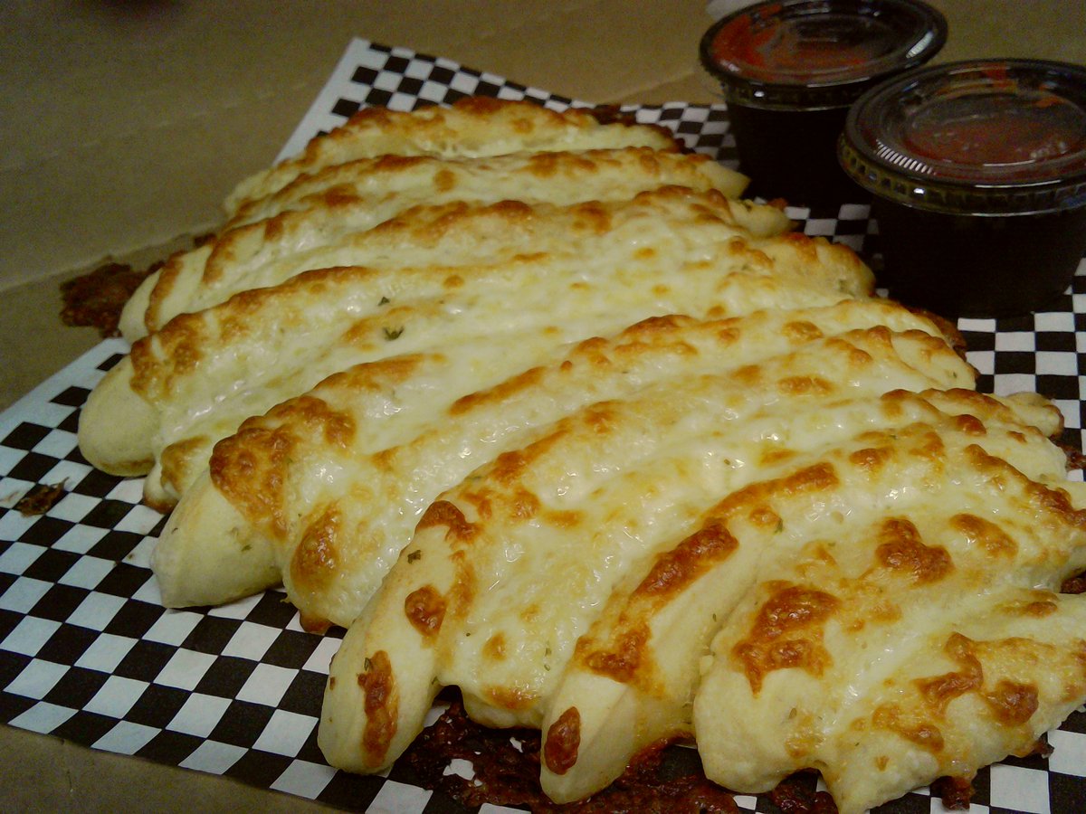 TheeUpperCrust's tweet photo. Cheesy #Breadsticks to go! https://t.co/sImd3rxKrF