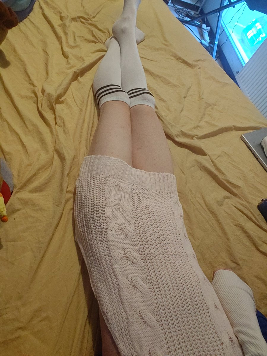 MrrrPaws's tweet photo. A wild #femboy in his natural habitat (cozy in bed :3) https://t.co/nZ05NByDUz
