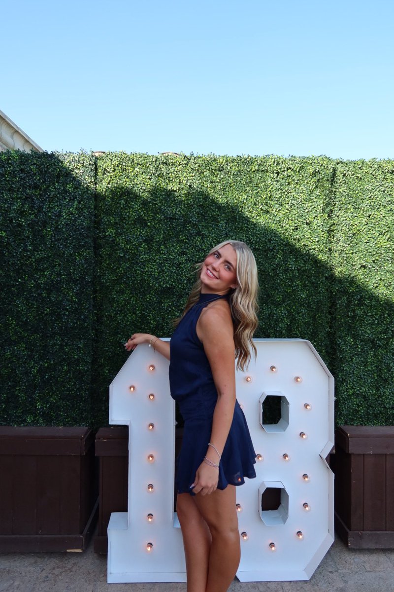 KarenBrownTV's tweet photo. the exclamation point on Eβs #graduationβ¦.her #Gradparty & #18thBirthdayparty π More photos to come! #happywednesday #ellegradavis #classof2026 @KarenBrownTV #darrelldavis #karendavis #gradparty https://t.co/ZH5yVkXlJP