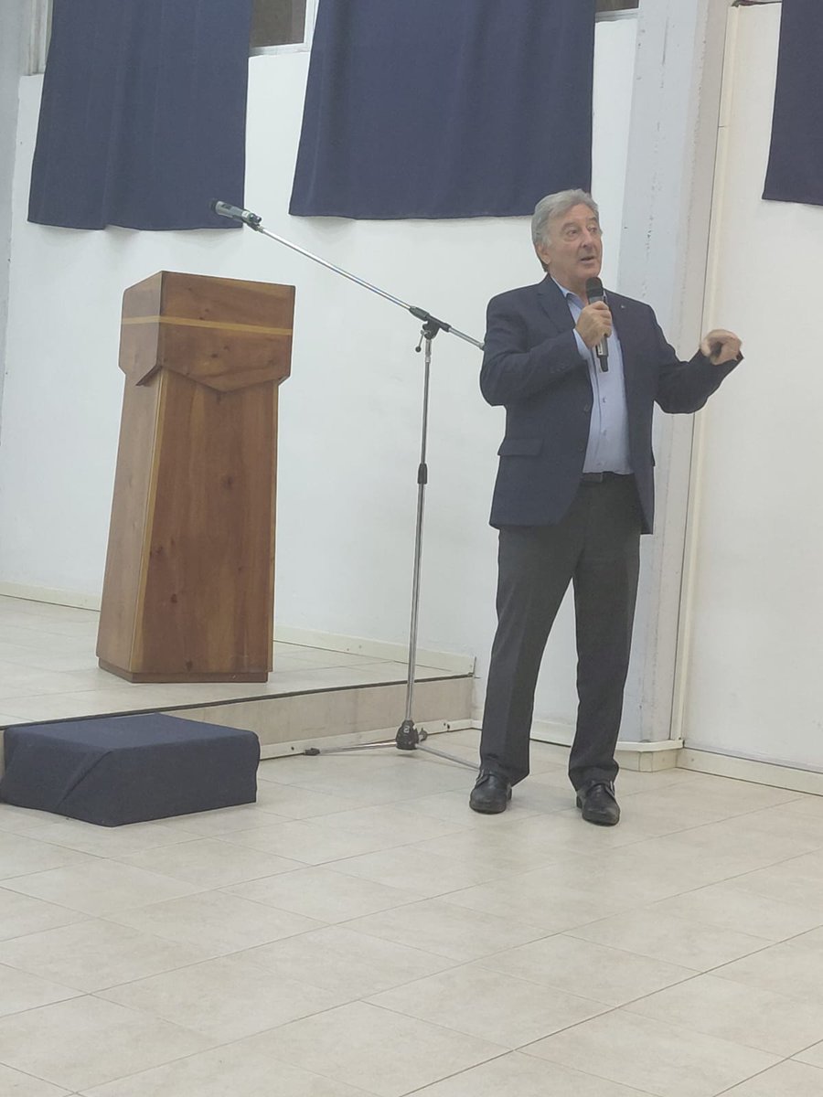 jose_diaz_lbg's tweet photo. Anoche en la UTN Haedo, tuvimos el enorme orgullo y honor de recibir a Daniel Herrero, CEO de Prestige. Quien charlo con los estudiantes acerca de la Industria Automotriz, su presente, sus desafíos y su futuro. Con estas actividades demostramos el nivel de nuestra Universidad. https://t.co/MTfgXBUGS3