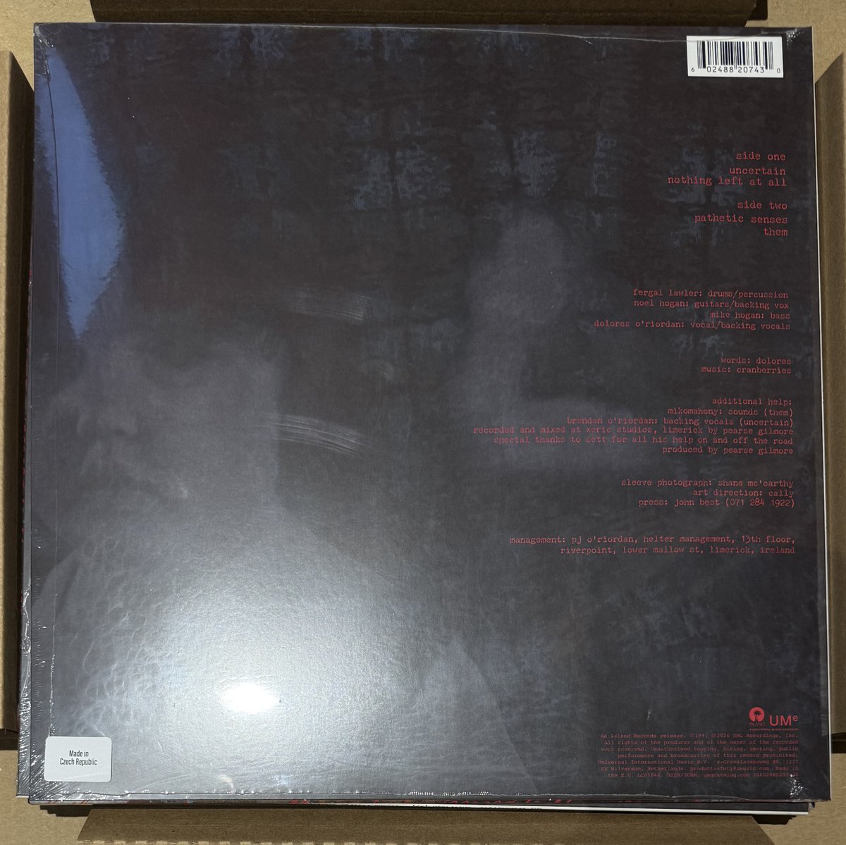 Cran_Press's tweet photo. "Uncertain" 35th Anniversary black vinyl: 1st images
both EU &amp; US versions (special thanks to John M. for the US pics) #TheCranberries #EP https://t.co/H7IW7iXy7X