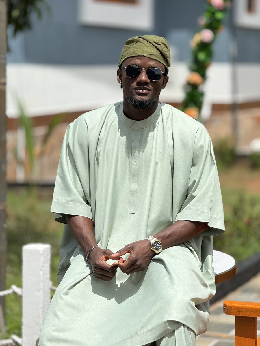 CrymoHaqqy's tweet photo. Eid Mubarak 📿 https://t.co/Y2vpzfLi3V