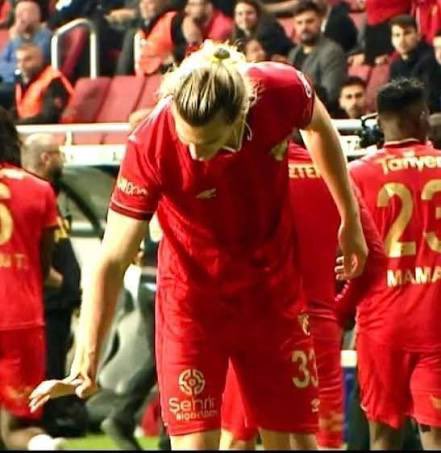 VukuatOnur's tweet photo. @Ayberk19on4 Hoşt 😂 https://t.co/hdJOwudPiu