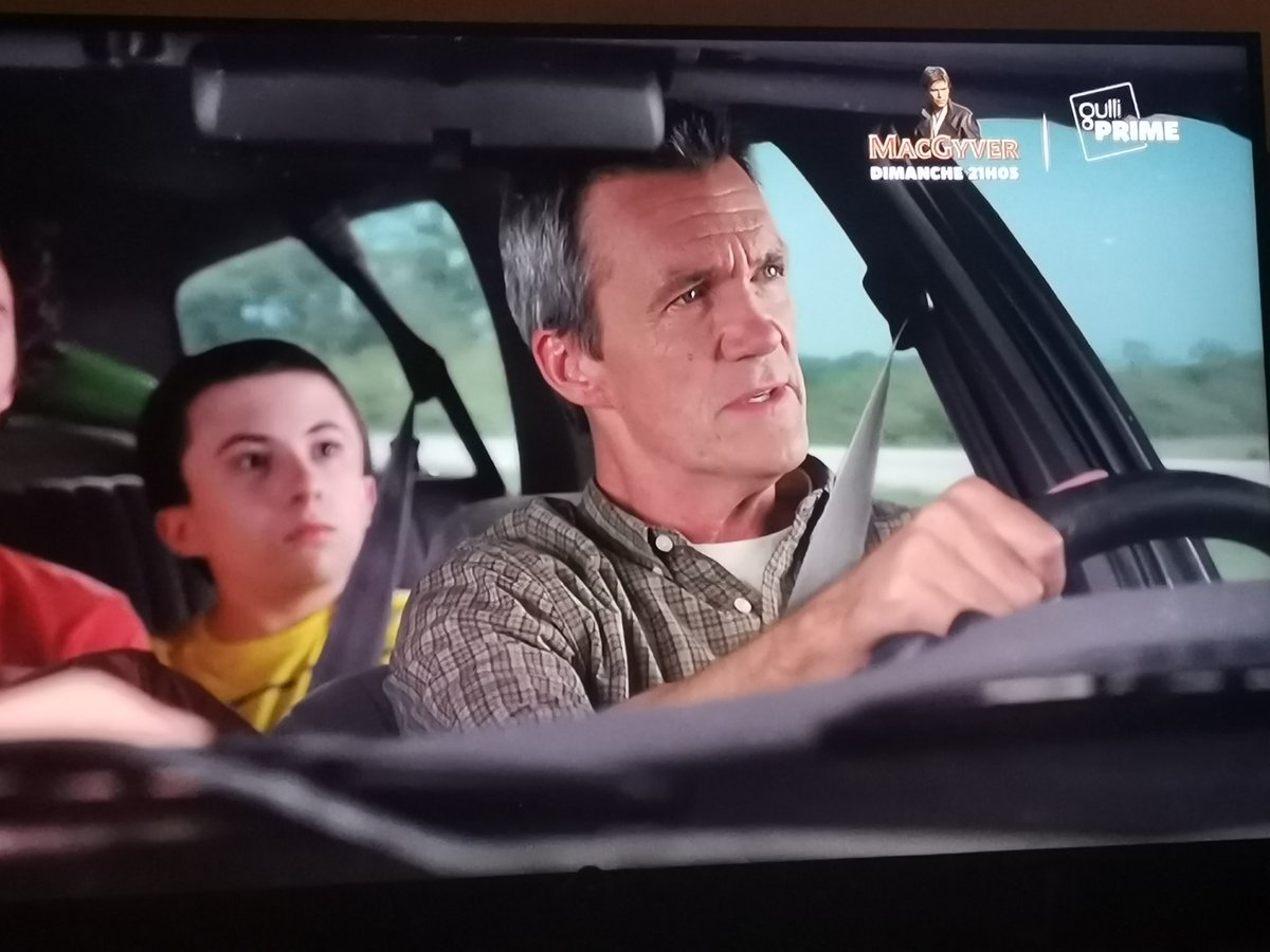 Samplaitoupas's tweet photo. Un truc que j'avais oublié avec The Middle, c'est que les voix françaises sont nulkes. Surtout celle de Mike https://t.co/S754YBfvfm