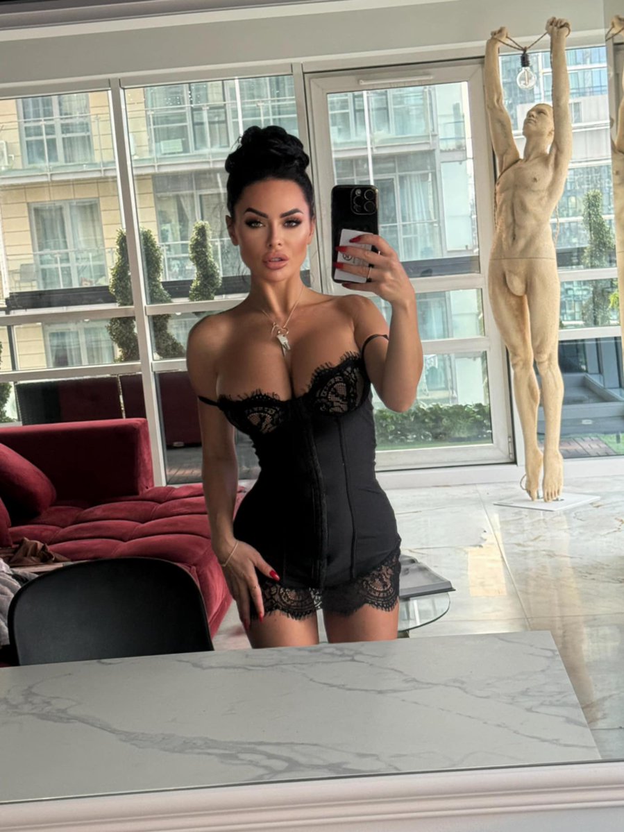 payevilwoman's tweet photo. you're addicted to sending me your hard-earned money https://t.co/QYxGdGK8G3