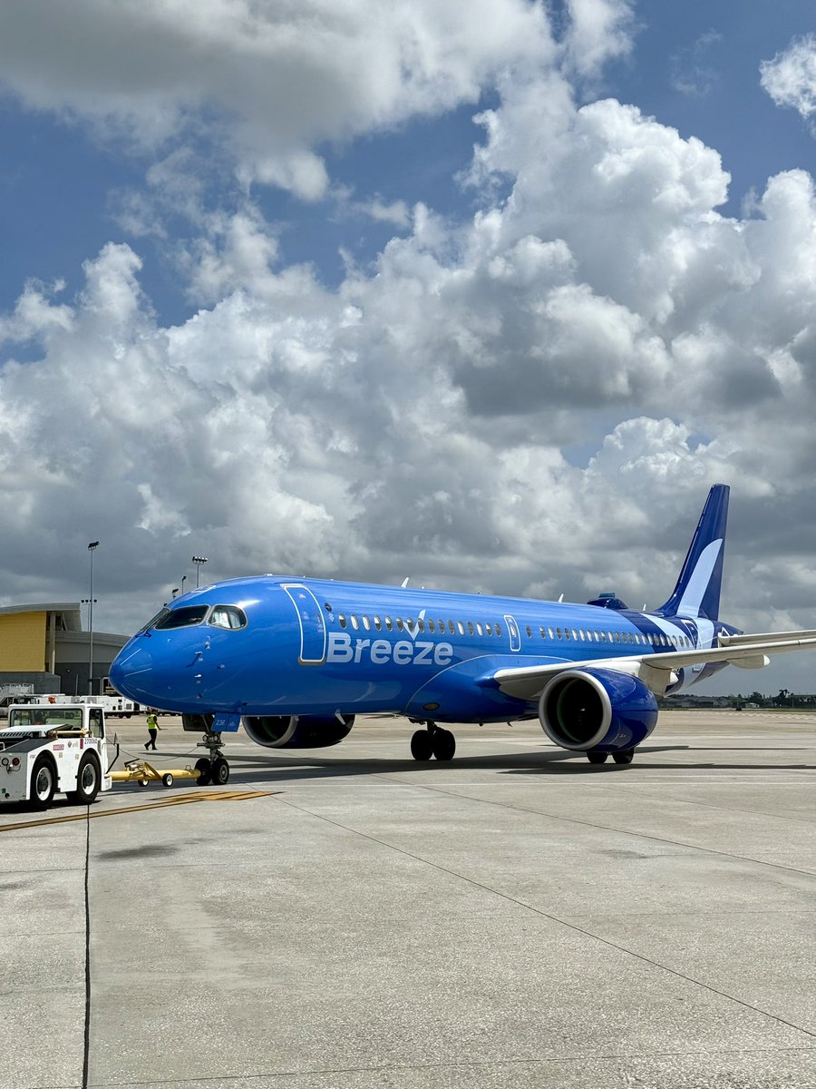 FlyTPA's tweet photo. HAPPY BIRTHDAY BREEZE!!! 🥳🥹🫶 On this day five years ago, @breezeairways flew their first-ever passenger flight out of TPA, so we threw a party today to celebrate! They’ve grown to offer nearly 40 nonstop destinations from TPA. Here’s to the next five, Breeze! 🦩✈️❤️ https://t.co/5tLSIkinJC