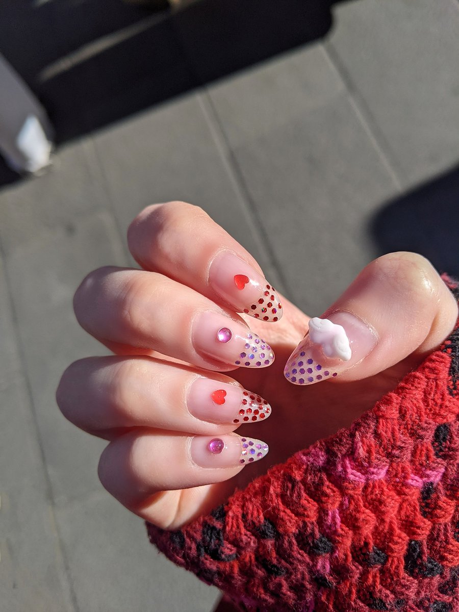 jellycomet's tweet photo. "take flight" 

on natural nails 

(by the way I noticed a few nights in that the angel wings are glow in the dark aaaa) https://t.co/g7fky3RnVU