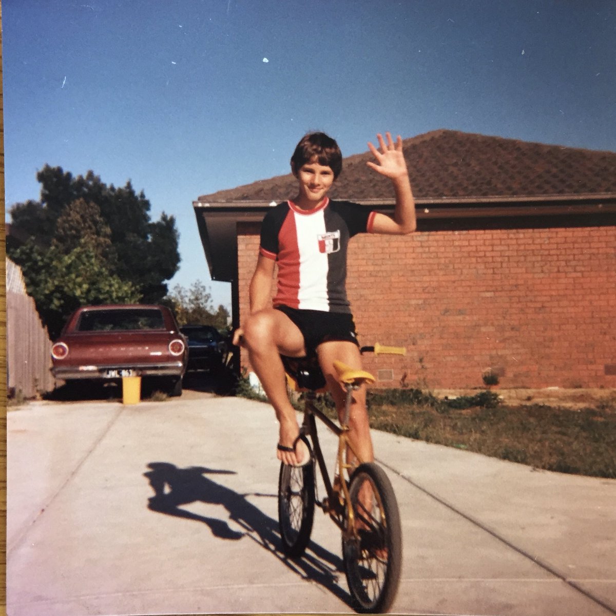 ReSupporter's tweet photo. Eric Bana montando en bici.

📷 Archivo personal https://t.co/BD87f2m2ED
