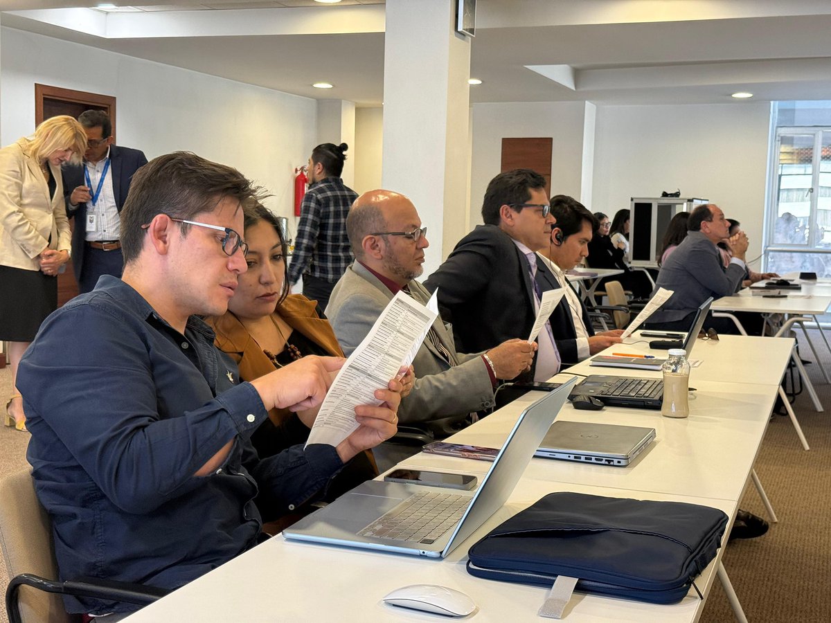 Telecom_Ec's tweet photo. 🇪🇨 El MINTEL lidera el segundo taller técnico para priorizar servicios públicos que serán digitalizados e integrados como piloto en el portal web https://t.co/yXmUv0YAR3 💻

🤝 La jornada se desarrolla junto con la @egovacademy y la @UEenEcuador , en el marco del programa Tinkuy, y cuenta con la participación de varias instituciones del Estado para impulsar servicios más ágiles, simples y transparentes para la ciudadanía.

#AdelanteConFirmeza