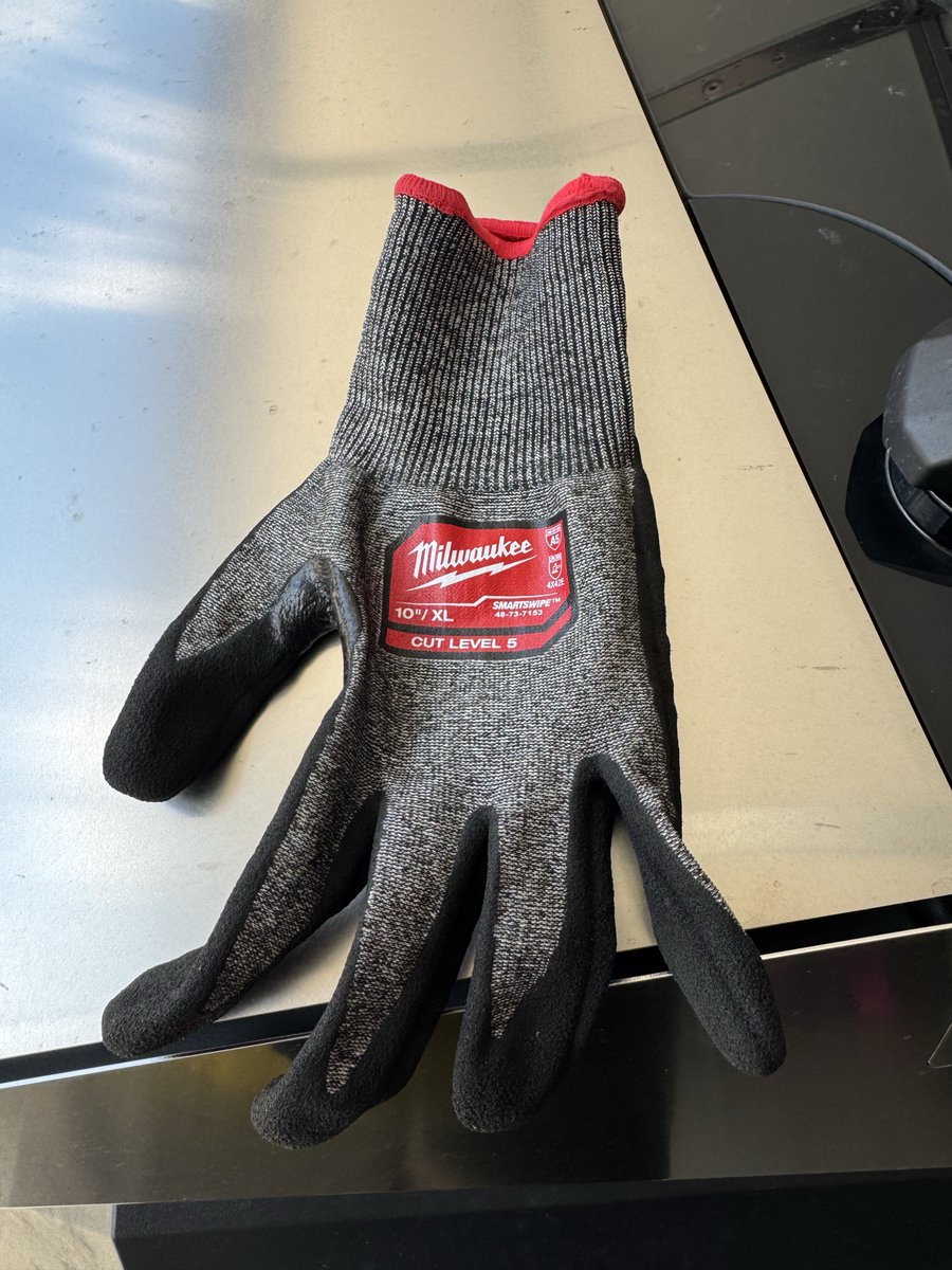 130Gunner's tweet photo. @LucasBotkin I don’t know what you call them, but got them at Home Depot. Great dexterity, great grip, cut resistant, and works with smartphones. https://t.co/AnvcpqzLot