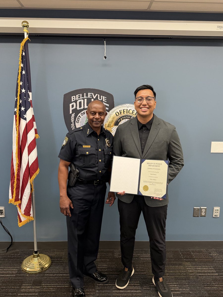 BvuePD's tweet photo. WELCOME our newest lateral (experienced) officer, Rick Patricio. Officer Patricio was sworn in today by Chief Shirley and comes with over three years of experience as an Officer in Honolulu, Hawaii https://t.co/05aNeU5pqV