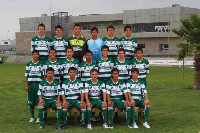 NostalgiAscenso's tweet photo. Un tal Uriel Antuna (en medio hasta la izquierda) en la sub-15 de Santos Laguna en 2012.
También se puede ver a Luis Ángel Malagón y Ronaldo Cisneros https://t.co/WyLIjyAOTF