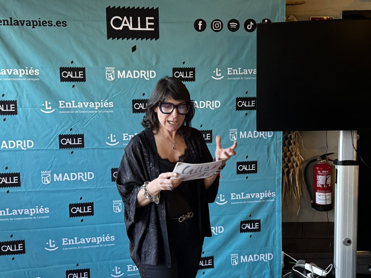 seguragc's tweet photo. Premios #Calle26 con @en_lavapies
Señorita Escarlata, Cecilia Astiazarán y Guacamaya Azul Tropical, se llevan los premios de la XIII edición de CALLE.
¡Animaros a visitar las obras de los 50 artistas hasta el 30 de mayo por #Lavapies! https://t.co/WB4b4BBmJP