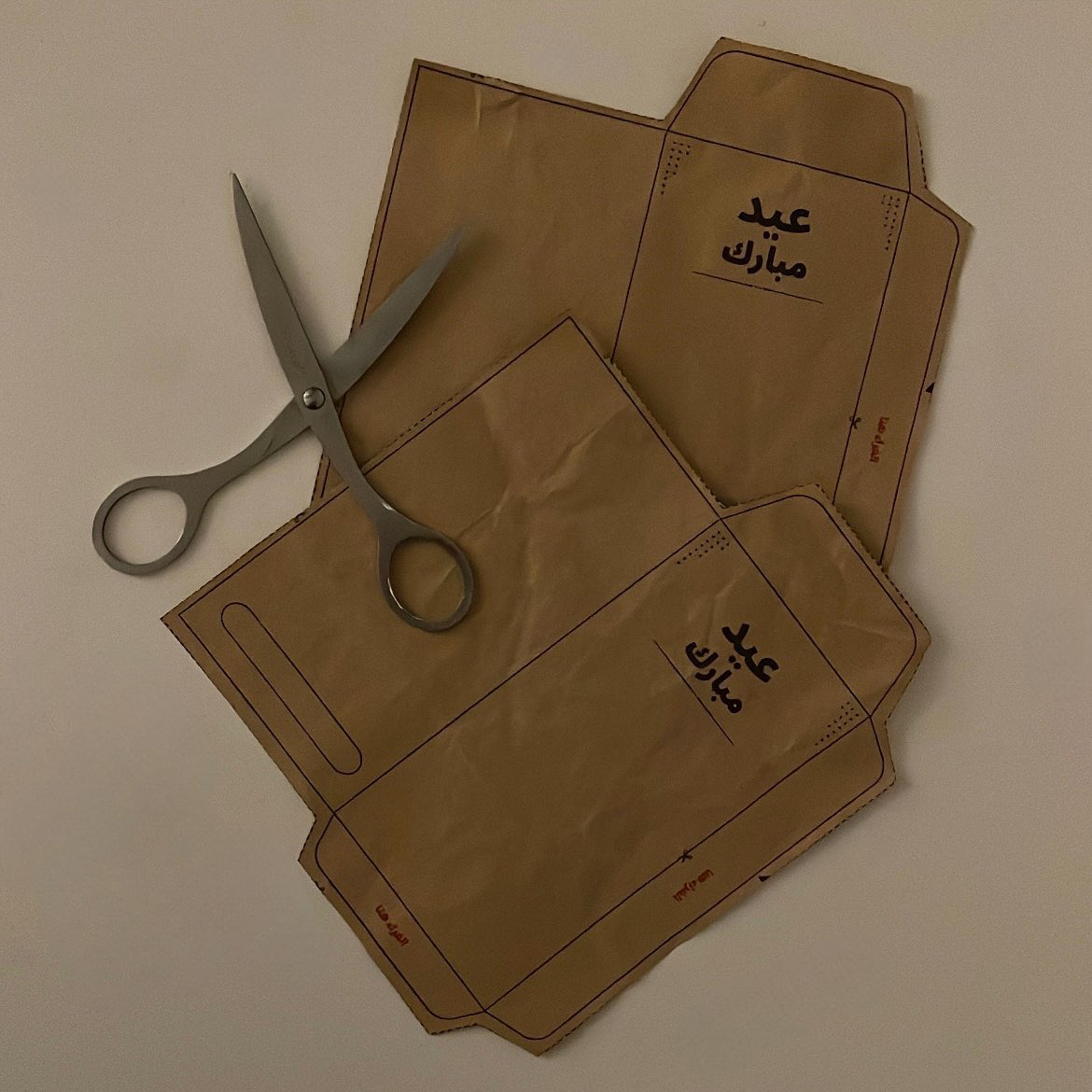 ikaiart's tweet photo. طلبت من نون منتس ولقيتهم مسوين فعالية
"حوّل الكيس الى ظرف عيدية"، واحلا ظرف له
جائزة .. 
وطبعاً شاركت ويارب افوز ✨
فأتمنى الجائزة ماتكون كوبون خصم، ابي شيء
عليه علامة تفاحة مأكوله يا @noon https://t.co/XE7IaBKGpb