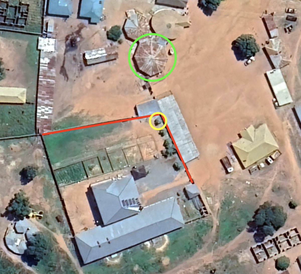 AfricaaTT's tweet photo. 🇳🇬 #Nigeria: Unidentified gunmen attacked the Emir of Yashikira's palace, kidnapping him and several others in Yashikira, Kwara State, on May 25. 

📌 Geolocation: (9.771355, 3.398670) 
https://t.co/UxTMA1xGsZ https://t.co/sJJK4RBLbN