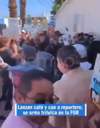 JQmonarca tweet media