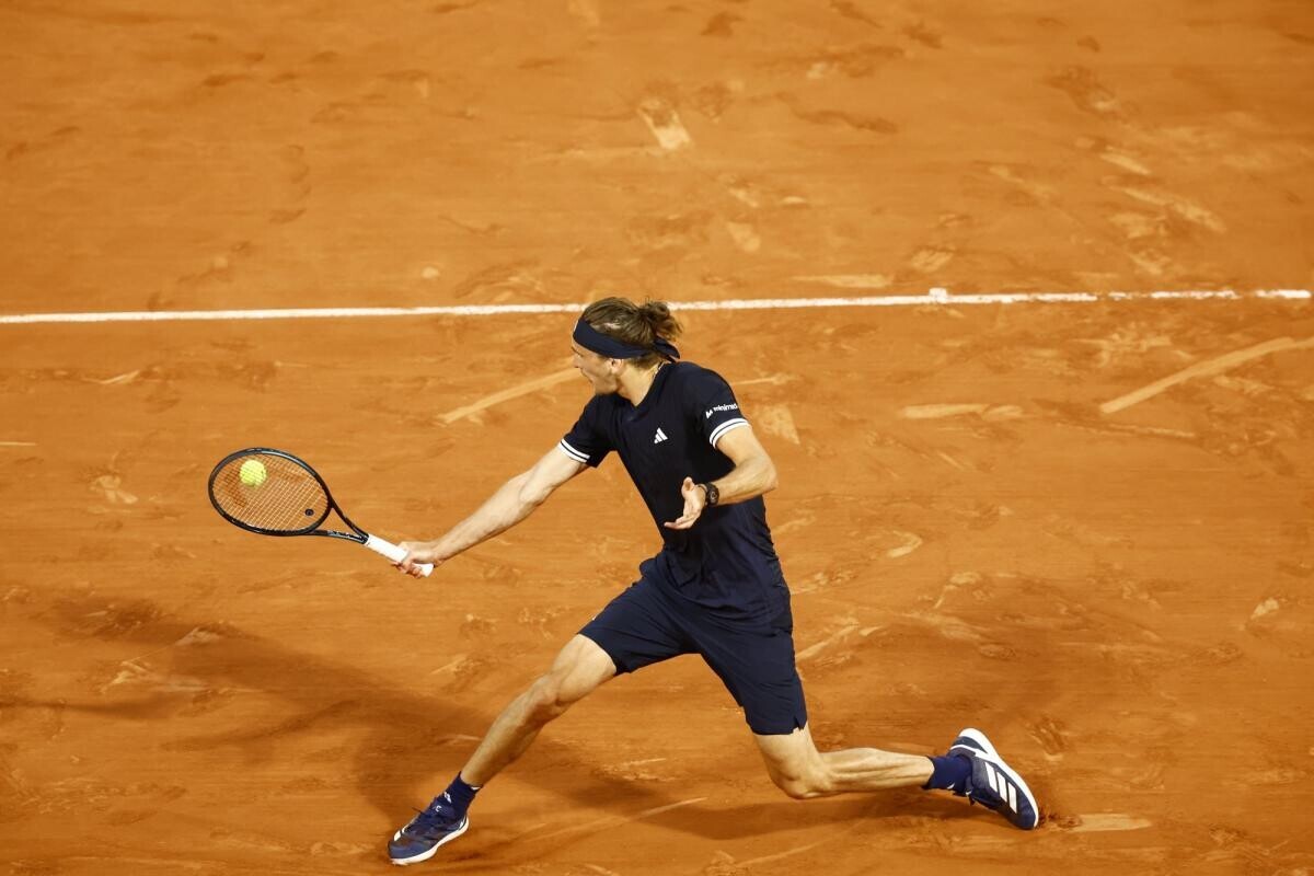 lequipe's tweet photo. Un premier set équilibré puis la douche froide : Alexander Zverev file au premier tour après sa victoire contre un Tomas Machac très diminué

➡️ https://t.co/2YDG6T4fAZ https://t.co/UV2oF3QZaL