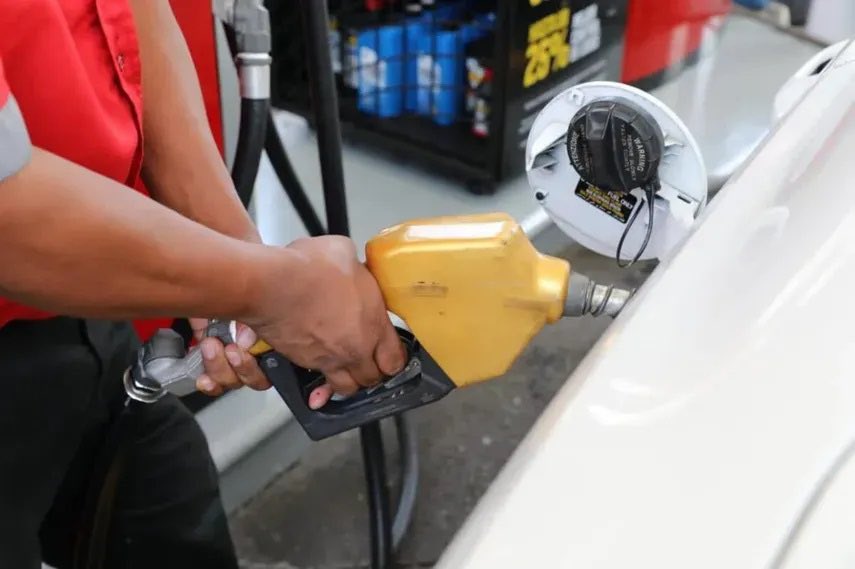 destinopanama_'s tweet photo. #LoÚltimo | La Secretaría de Energía anunció que desde este viernes 29 de mayo, la gasolina de 95 octanos bajará 0.02, la de 91 octanos disminuirá 0.03 centavos, mientras que el diésel bajo en azufre bajará su precio 0.04. https://t.co/VV661VGxTD