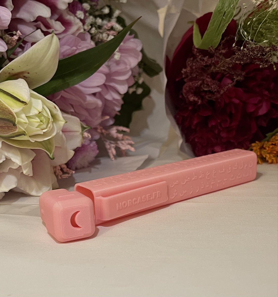 jesaispass8's tweet photo. Parce qu’il faut donner de la forces à nos frères et sœurs commerçants.
Qu’Allah fructifie leur commerce 🌷

Pour des bijoux :  @artbymissfr 
Étui à Siwak : @norcase_fr https://t.co/wSEImy7C2W